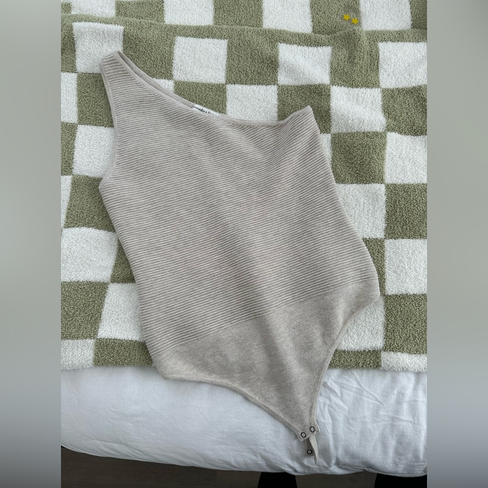 Abercrombie & Fitch Ribbed One Shoulder Bodysuit Cream
